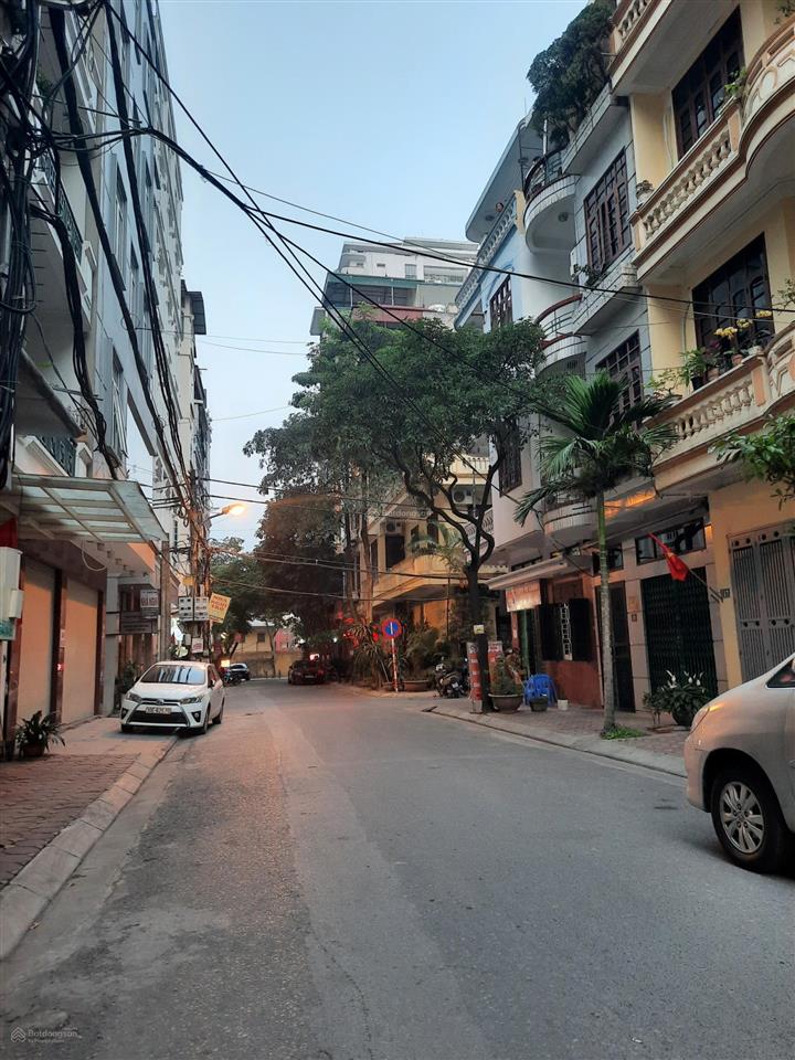 Bán nhà lô góc 3 mặt đường phạm tuấn tài hoàng quốc việt 100m2. 3 mặt đường 20m. 71 tỷ tl nhanh