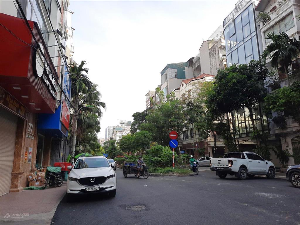 Bán nhà lô góc 3 mặt đường phạm tuấn tài hoàng quốc việt 100m2. 3 mặt đường 20m. 71 tỷ tl nhanh