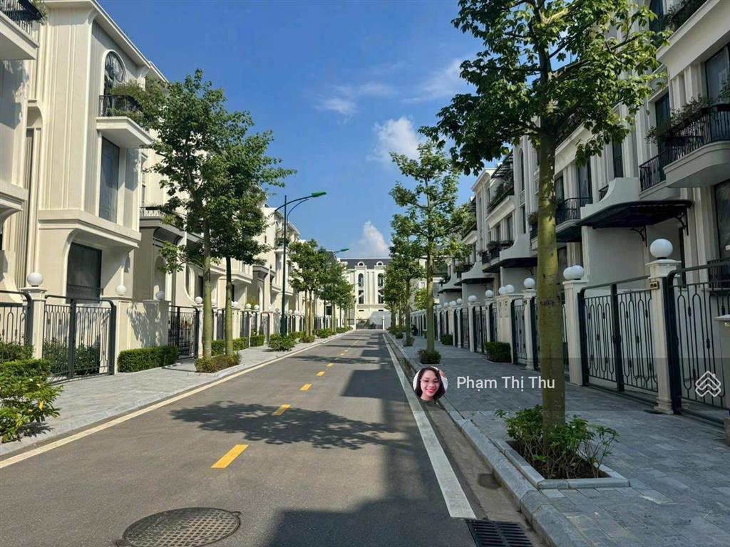 Bán biệt thự view sân golf tây hồ tây, đường nguyễn văn huyên 550m2. mt 50m. 4 tầng + hầm. 259 tỷ