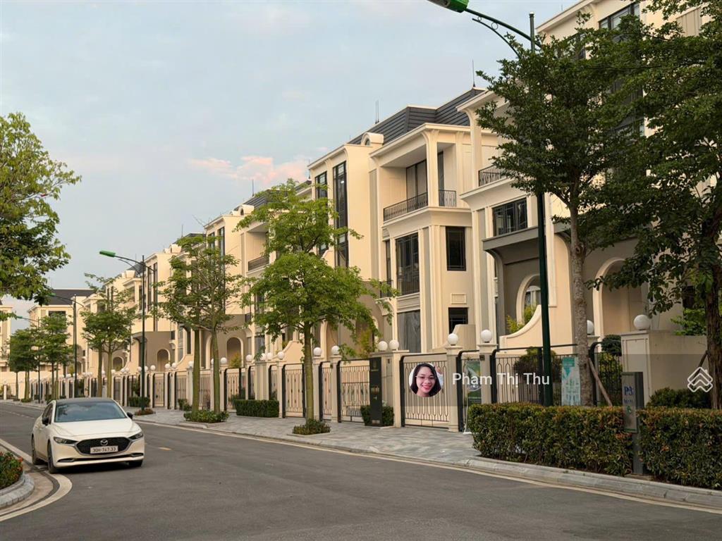 Bán biệt thự view sân golf tây hồ tây, đường nguyễn văn huyên 550m2. mt 50m. 4 tầng + hầm. 259 tỷ