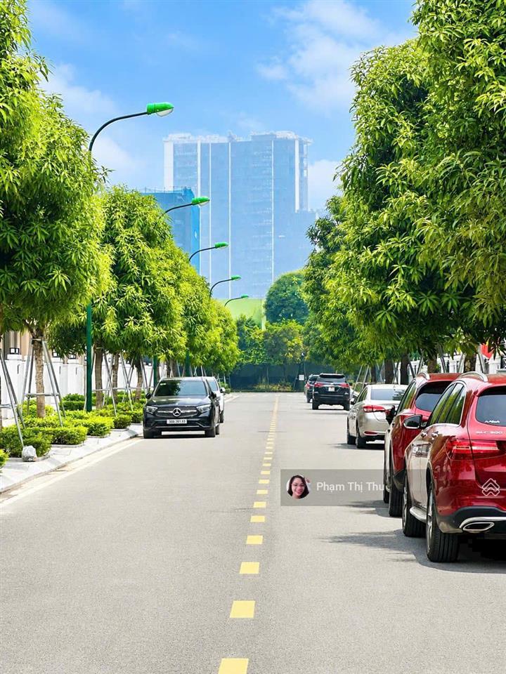 Bán biệt thự view sân golf tây hồ tây, đường nguyễn văn huyên 550m2. mt 50m. 4 tầng + hầm. 259 tỷ