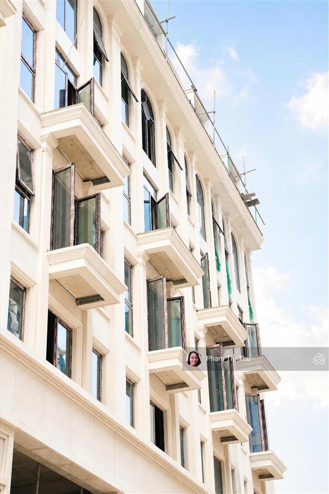 Bán nhà phố láng hạ, đống đa, nằm trong dự án cđt, k lo quy hoạch thành phố 90m². 6 tầng. 53 tỷ