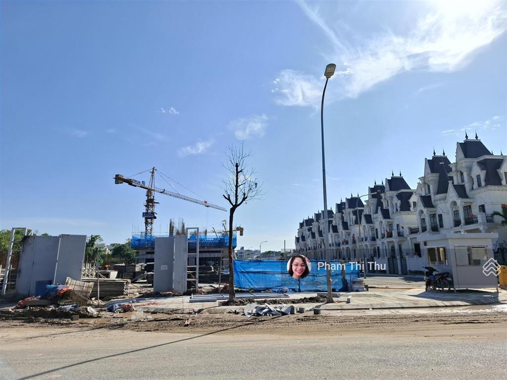 Bán biệt thự lô góc học viện tài chính mới 300m2. xây 5 tầng có hầm. 80 tỷ siêu đẹp