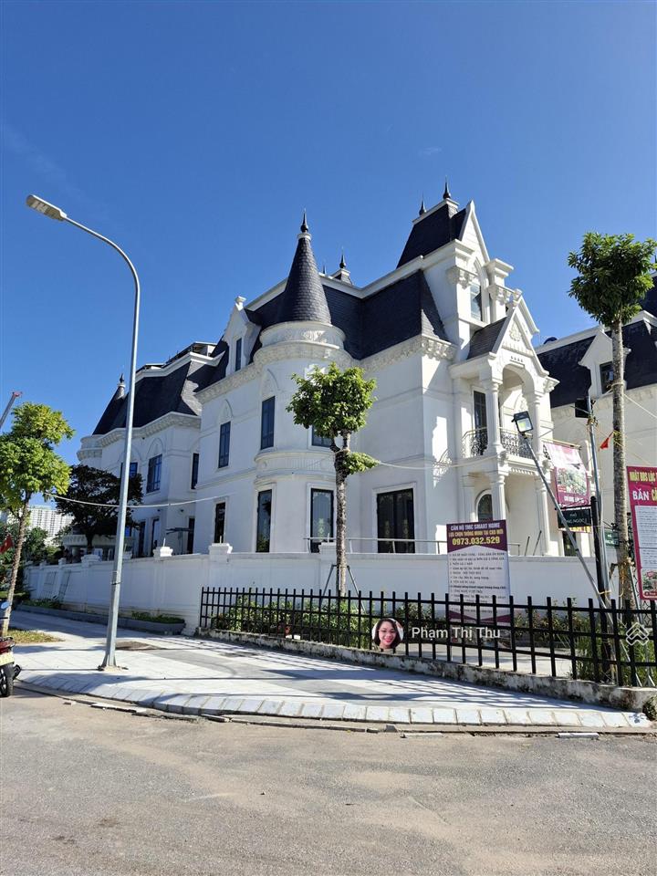 Bán biệt thự lô góc học viện tài chính mới 300m2. xây 5 tầng có hầm. 80 tỷ siêu đẹp