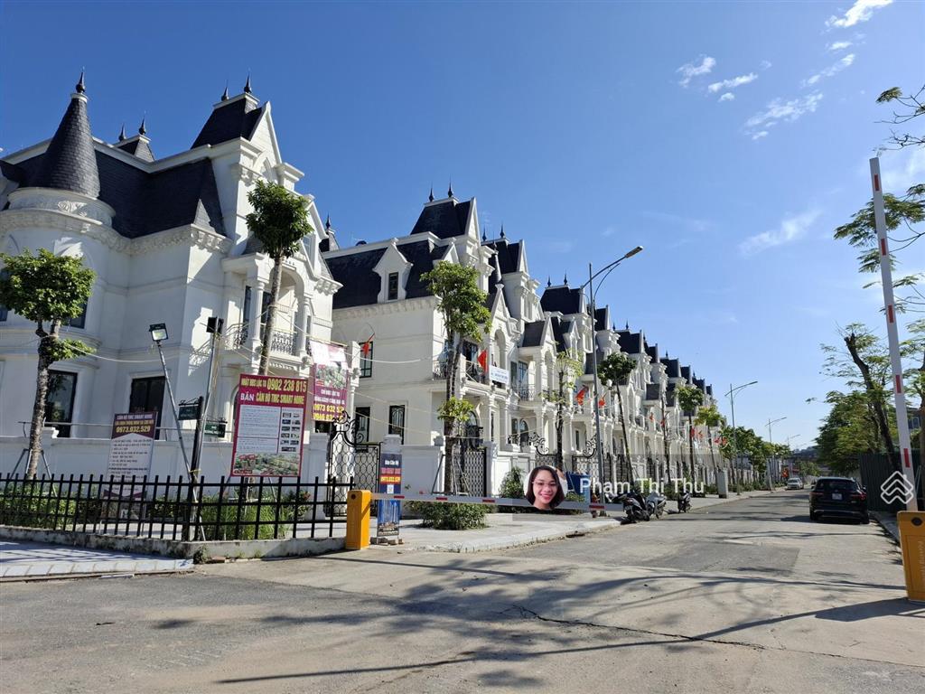 Bán biệt thự lô góc học viện tài chính mới 300m2. xây 5 tầng có hầm. 80 tỷ siêu đẹp