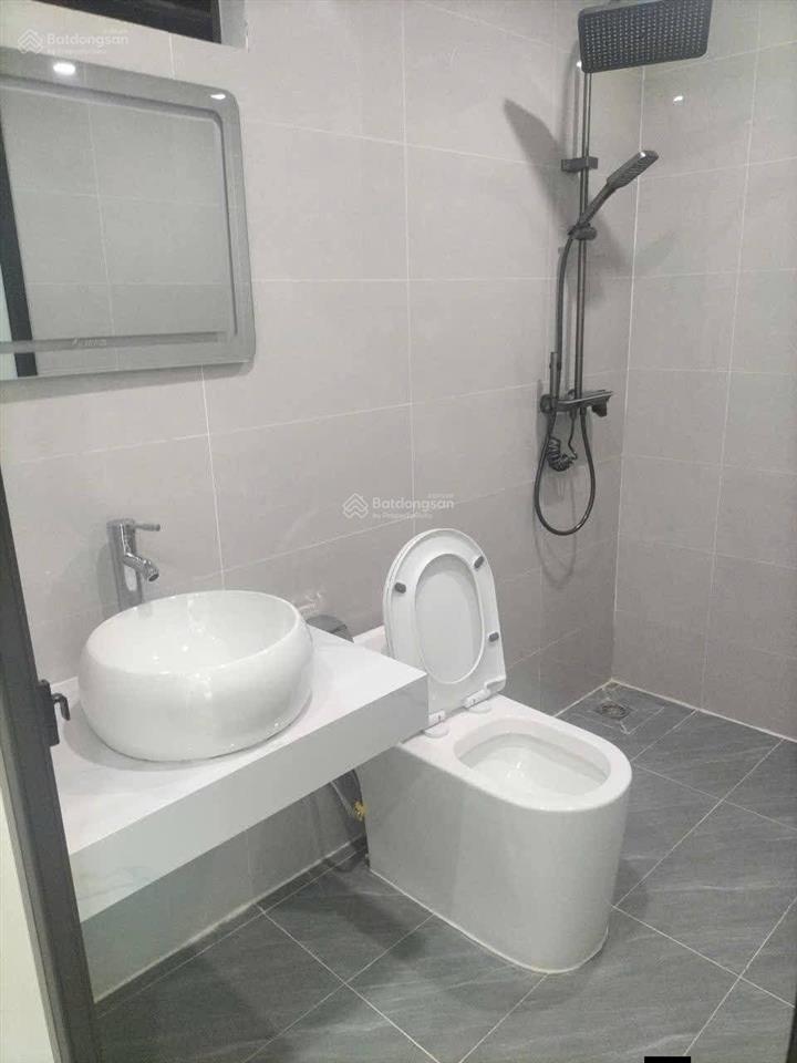 Chỉ 7 tỷ nhà đẹp thang máy 42m 6 tầng  ô tô đỗ đầu ngõ la phù, an khánh hà nội.