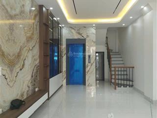 Chỉ 7 tỷ nhà đẹp thang máy 42m 6 tầng  ô tô đỗ đầu ngõ la phù, an khánh hà nội.