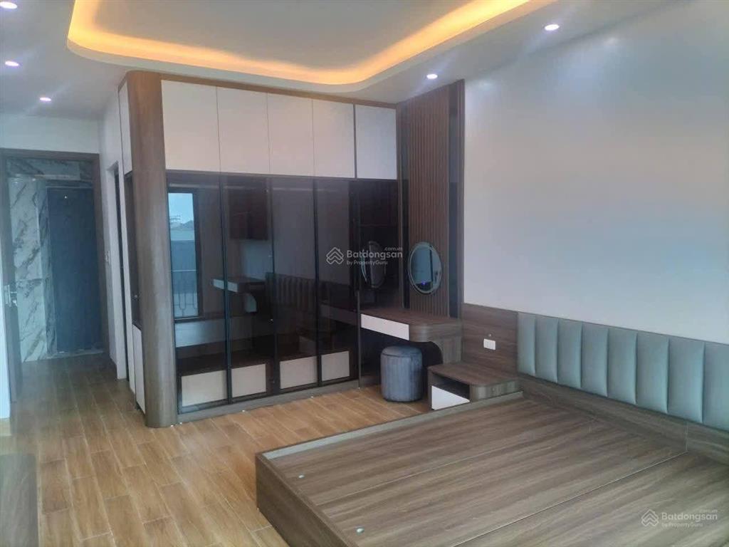 Chỉ 7 tỷ nhà đẹp thang máy 42m 6 tầng  ô tô đỗ đầu ngõ la phù, an khánh hà nội.