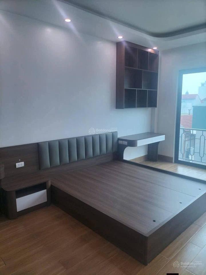 Chỉ 7 tỷ nhà đẹp thang máy 42m 6 tầng  ô tô đỗ đầu ngõ la phù, an khánh hà nội.