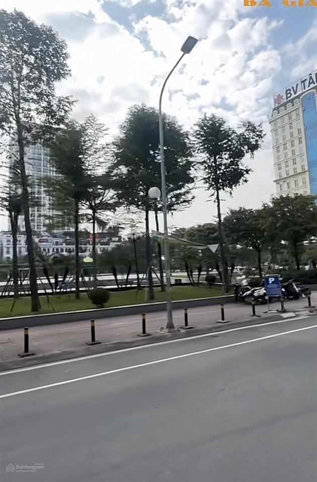 Quan chức cấp cao vừa view hồ lại công viên trước nhà dt 112m2  mt 6m8 xây toà vp 9 tầng