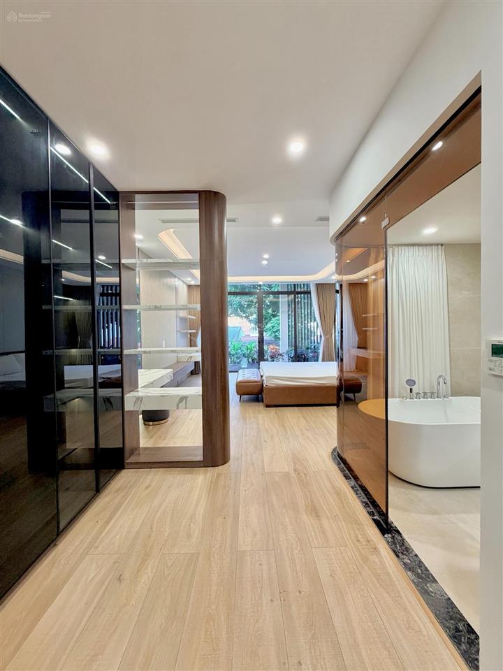 Đáng mua 75m2 mt 5m vỉa hè 02 bên 7 tầng thang máy nội thất tinh xảo gara 02 ô tô 7 chỗ