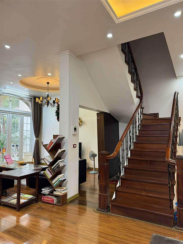 Chỉ 29 triệu cho thuê nhanh bt vinhomes riverside  dt 168m2 đủ đồ  vào ở luôn