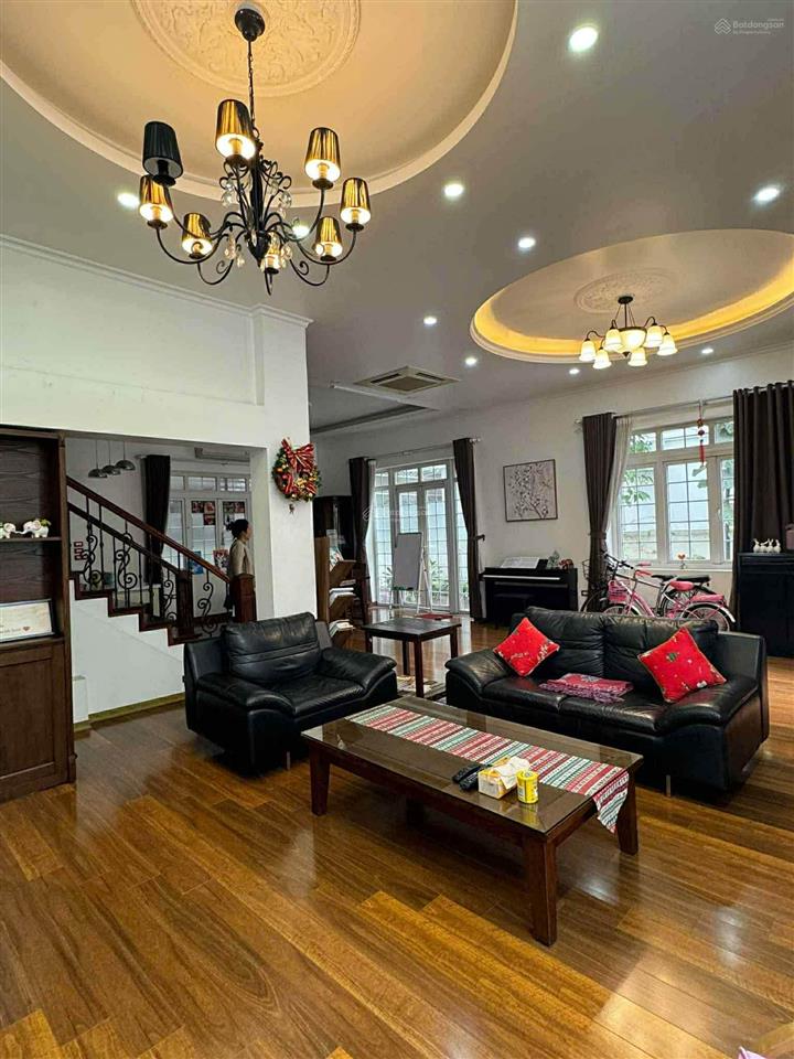 Chỉ 29 triệu cho thuê nhanh bt vinhomes riverside  dt 168m2 đủ đồ  vào ở luôn