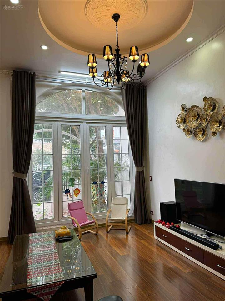 Chỉ 29 triệu cho thuê nhanh bt vinhomes riverside  dt 168m2 đủ đồ  vào ở luôn