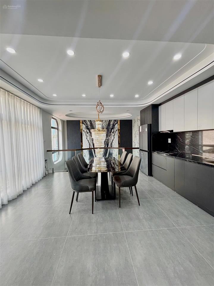 Nhà hiếm gặp  mặt tiền 9m  dt 50m2  6 tầng  thang máy  đủ đồ  giá 10,9 tỷ