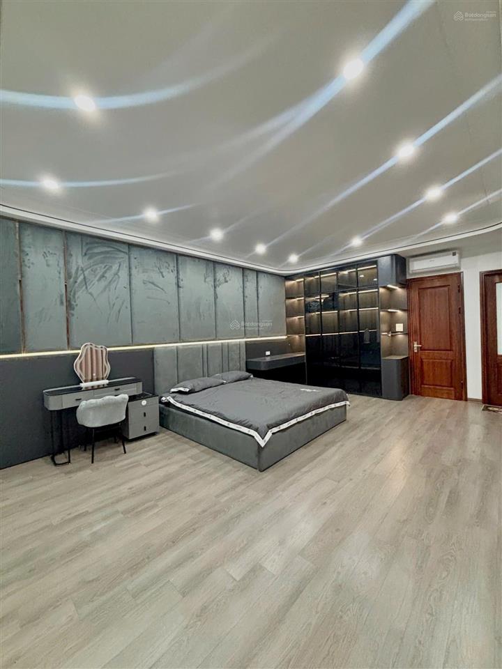 Nhà hiếm gặp  mặt tiền 9m  dt 50m2  6 tầng  thang máy  đủ đồ  giá 10,9 tỷ