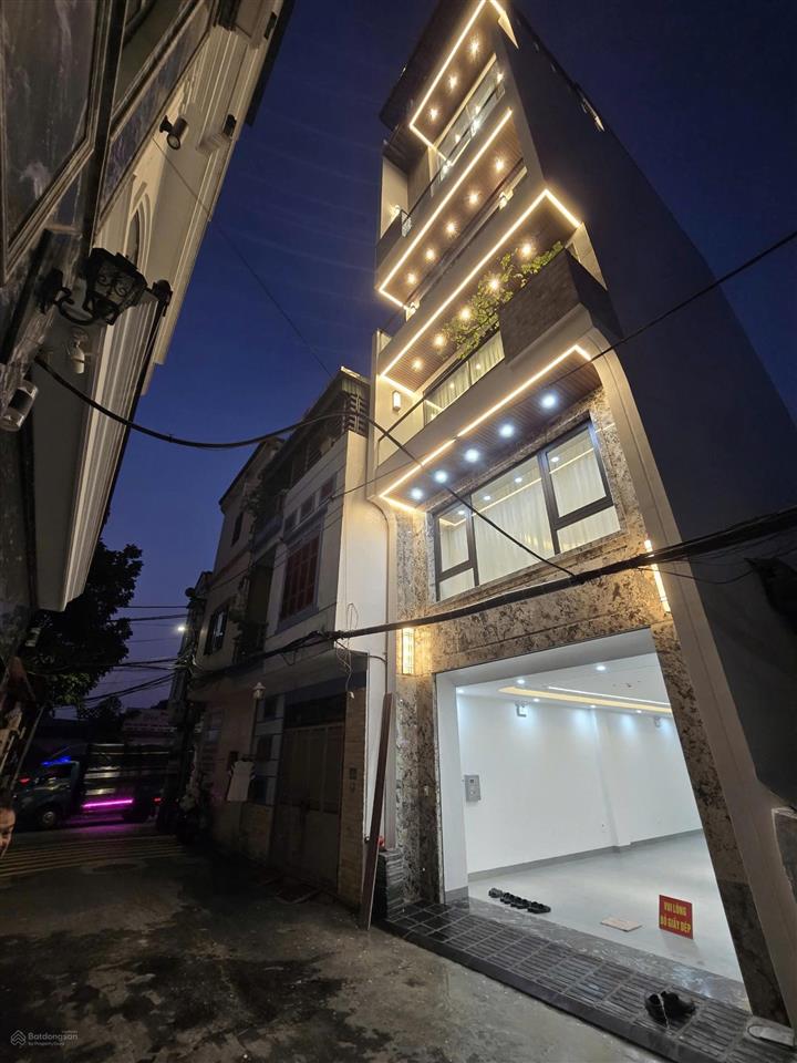 Nhà bề thế 8 tầng  85m²  mt 5m  gara 3 ô tô