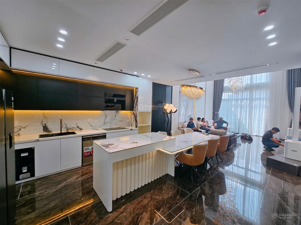 Nhà bề thế 8 tầng  85m²  mt 5m  gara 3 ô tô