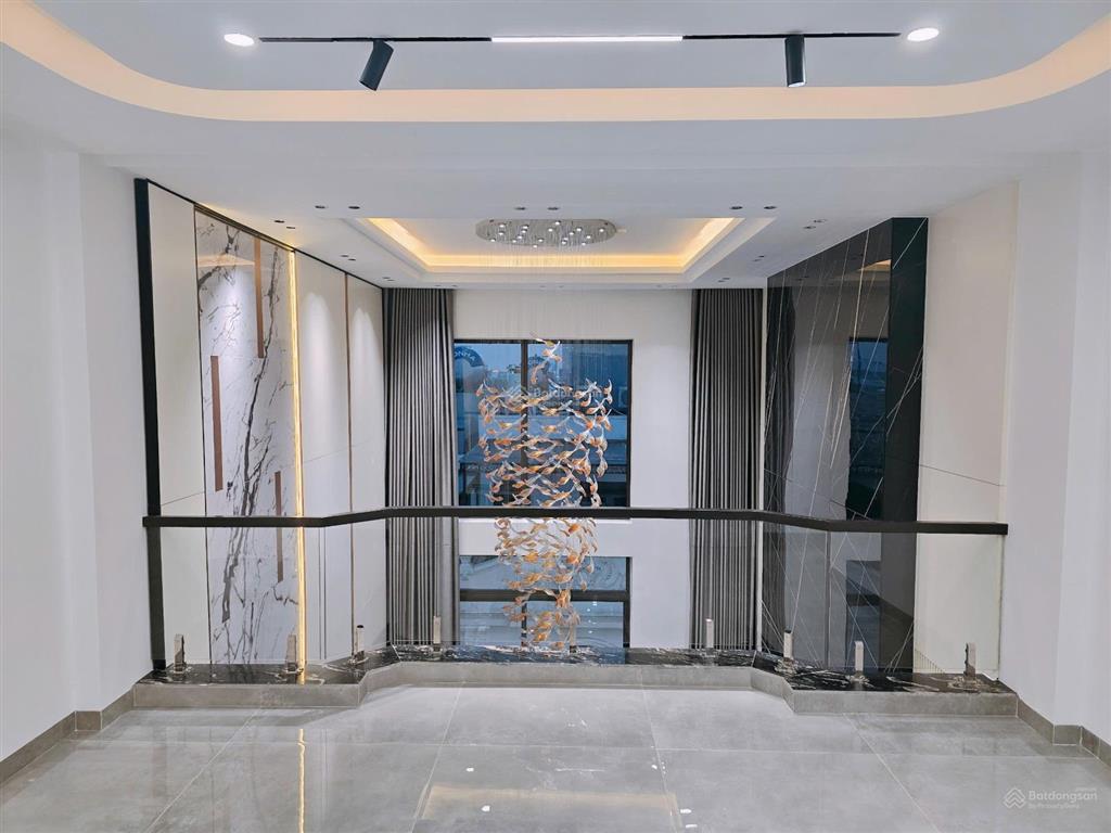 Nhà bề thế 8 tầng  85m²  mt 5m  gara 3 ô tô