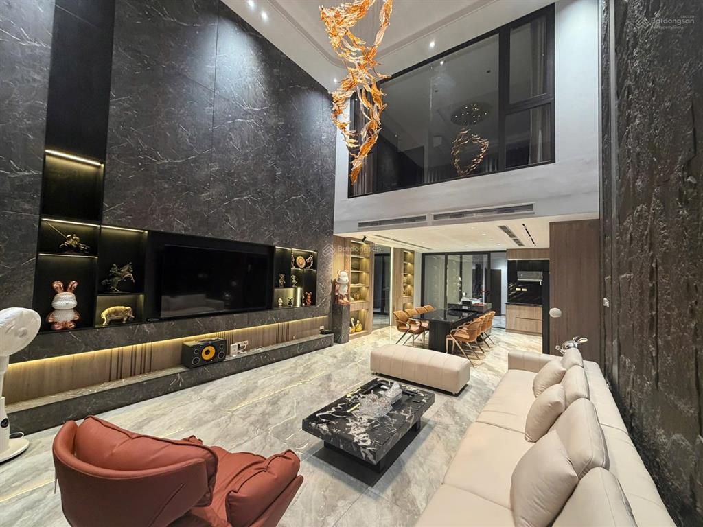 Nhà mặt phố 8 tầng thang máy  tiềm năng  dt 55m2  vừa ở vừa kd  hàng xóm vinhomes riverside
