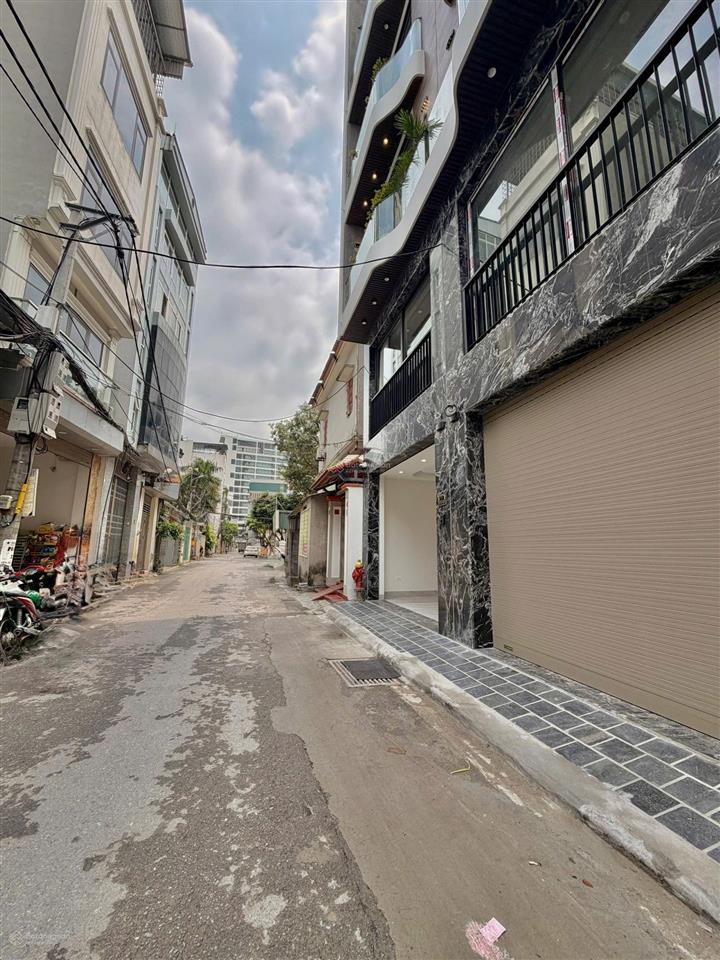 Nhà mặt phố 8 tầng thang máy  tiềm năng  dt 55m2  vừa ở vừa kd  hàng xóm vinhomes riverside