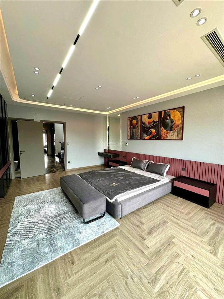 Nhà mặt phố 8 tầng thang máy  tiềm năng  dt 55m2  vừa ở vừa kd  hàng xóm vinhomes riverside