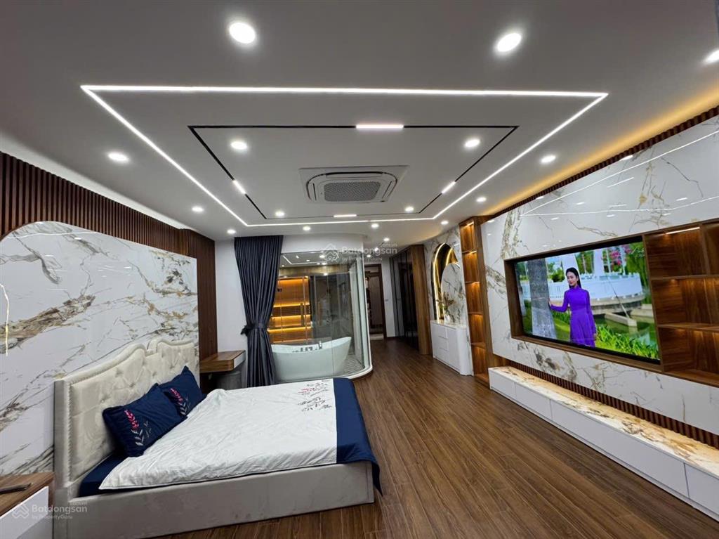 Hiếm  lô góc 3 mặt thoáng  8 tầng  dt 71m2 mt 5m