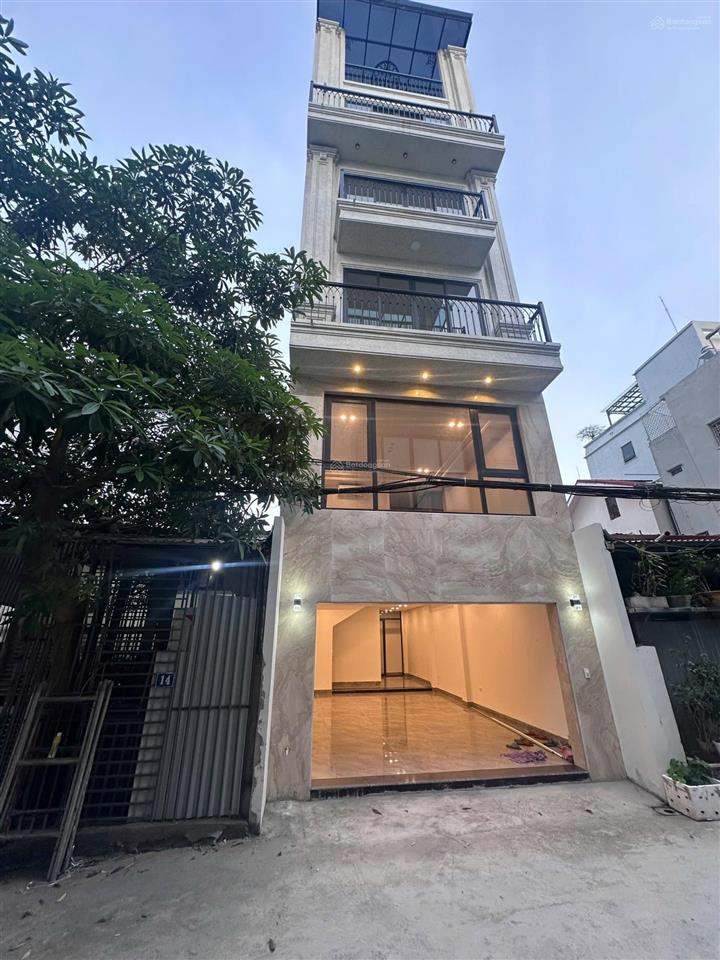 View hồ và công viên lâm hạ  nhà hiếm khi gặp  chỉ dành cho khach vvip  68m2 7 tầng ô tô tránh