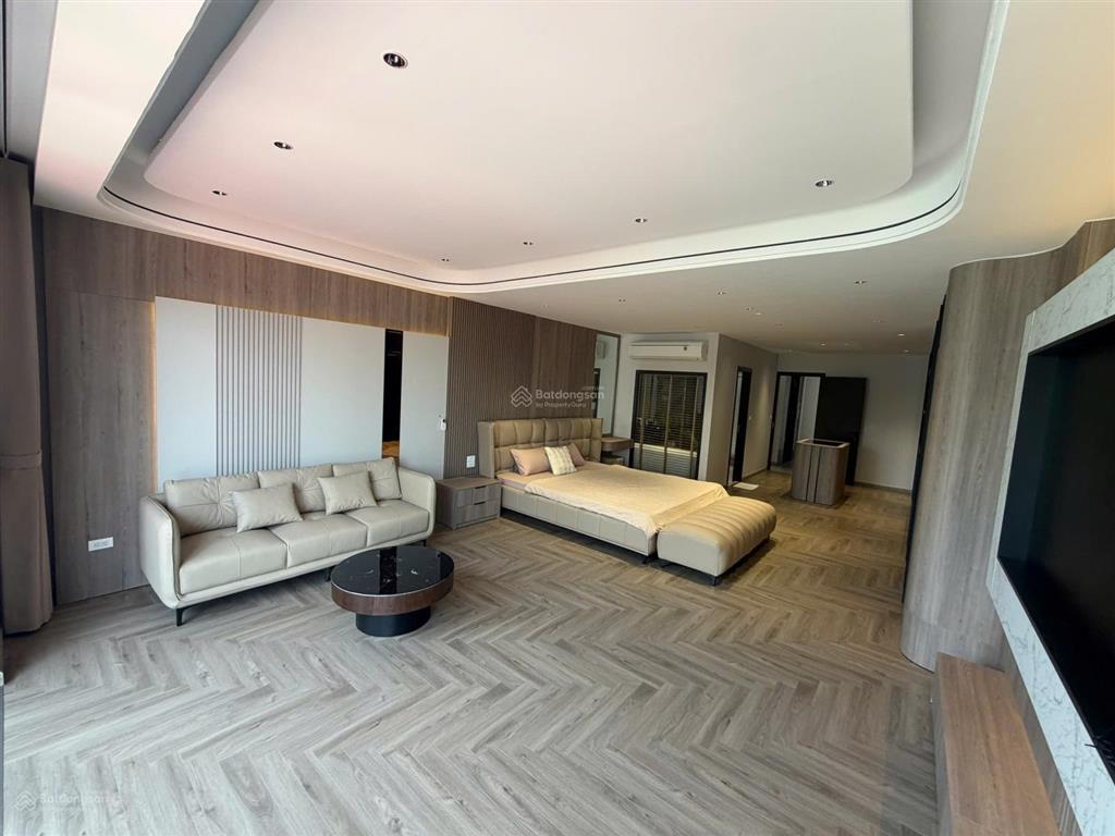 View hồ và công viên lâm hạ  nhà hiếm khi gặp  chỉ dành cho khach vvip  68m2 7 tầng ô tô tránh