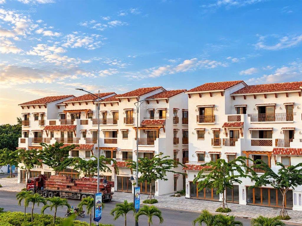 Bán nhà phố mặt biển, sổ lâu dài blanca city sungroup giá chỉ 18,5 tỷ  131m2 1 hầm 1 trệt 3 lầu đn