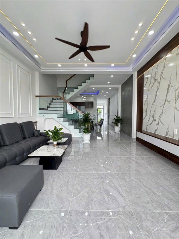 Nhà mới xây 5x29m, 145m2, giá 2.65 tỷ, shr, giáp hóc môn, mỹ hạnh, đức hoà