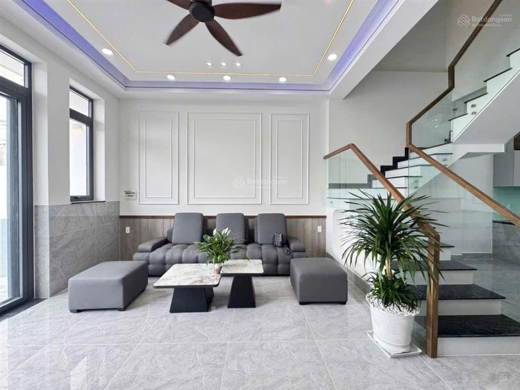 Nhà mới xây 5x29m, 145m2, giá 2.65 tỷ, shr, giáp hóc môn, mỹ hạnh, đức hoà