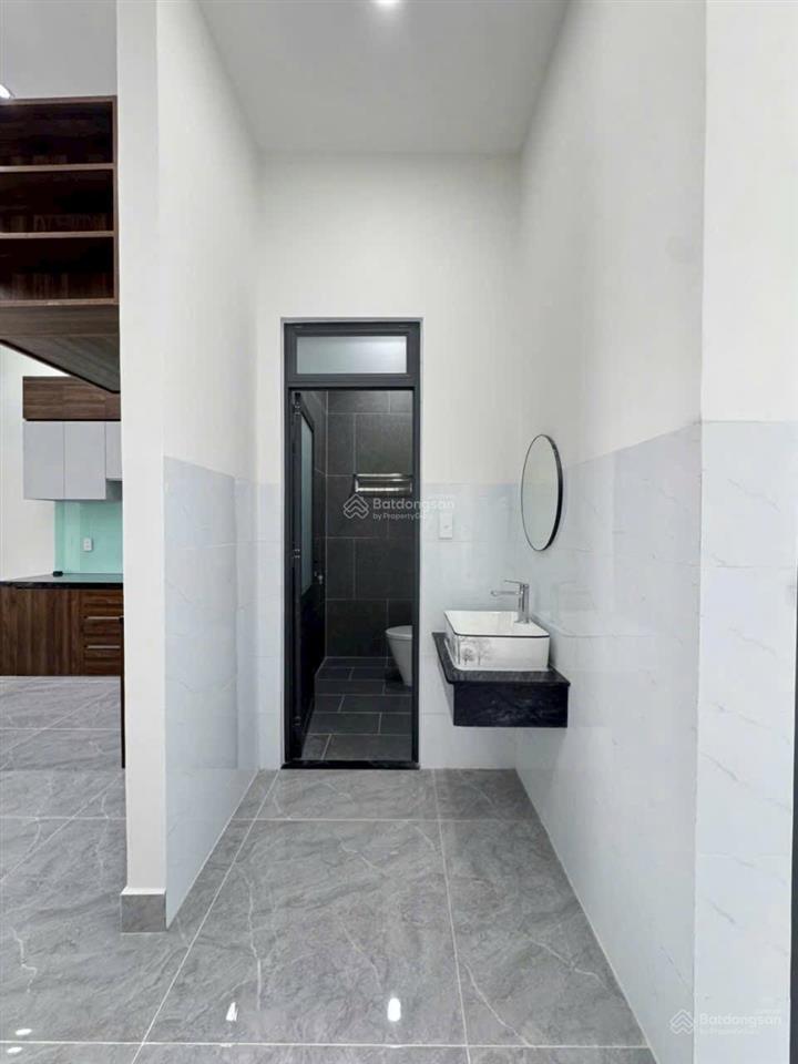 Nhà mới xây 5x29m, 145m2, giá 2.65 tỷ, shr, giáp hóc môn, mỹ hạnh, đức hoà