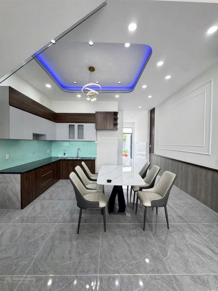 Nhà mới xây 5x29m, 145m2, giá 2.65 tỷ, shr, giáp hóc môn, mỹ hạnh, đức hoà