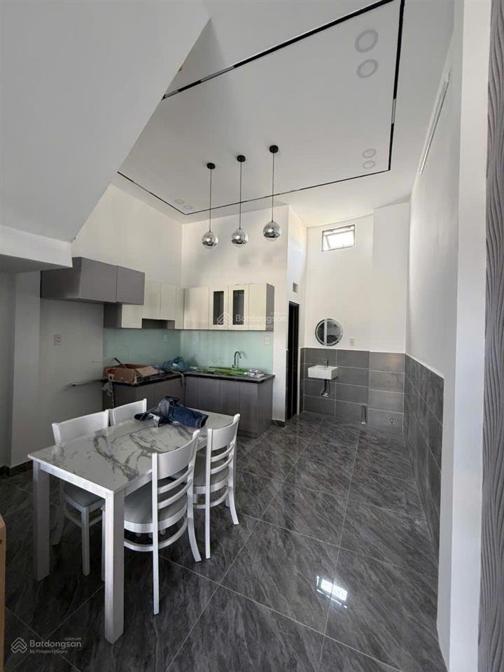 Nhà mới kiên cố, 4x19m, giá 1 tỷ 999tr (bao giấy tờ), mỹ hạnh nam, đức hòa, sổ riêng
