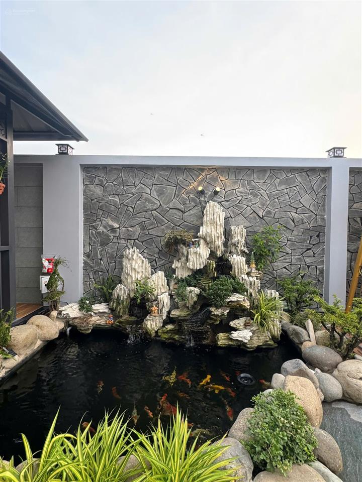 Bán nhà sân vườn 10x29m, bao thuế phí, mỹ hạnh nam, giáp hóc môn, giá 5.7 tỷ (tl)