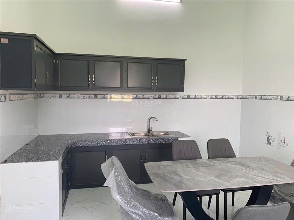 Bán nhà vườn 5x38m, thổ cư 100%, giá 2.3 tỷ, sổ riêng, giáp hóc môn, đức hòa