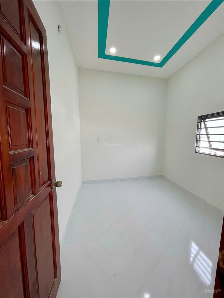 Nhà rẻ nhất khu vực, 1 tỷ 050, 40m2, gần ngã ba mỹ hạnh, sổ riêng, đức hòa