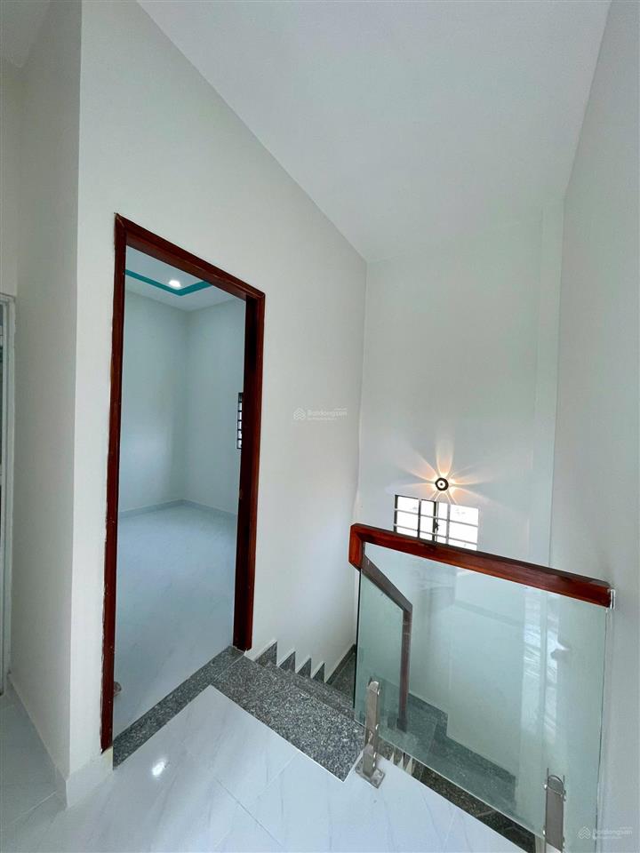 Nhà rẻ nhất khu vực, 1 tỷ 050, 40m2, gần ngã ba mỹ hạnh, sổ riêng, đức hòa