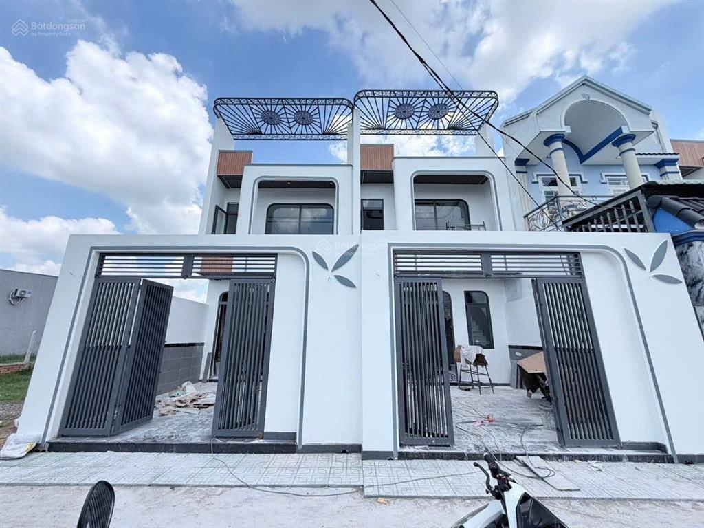 Nhà mới xây, hoàn công, gần chợ chiều, 90m2, kcn đức hoà, sổ riêng, giá 2.1 tỷ tl