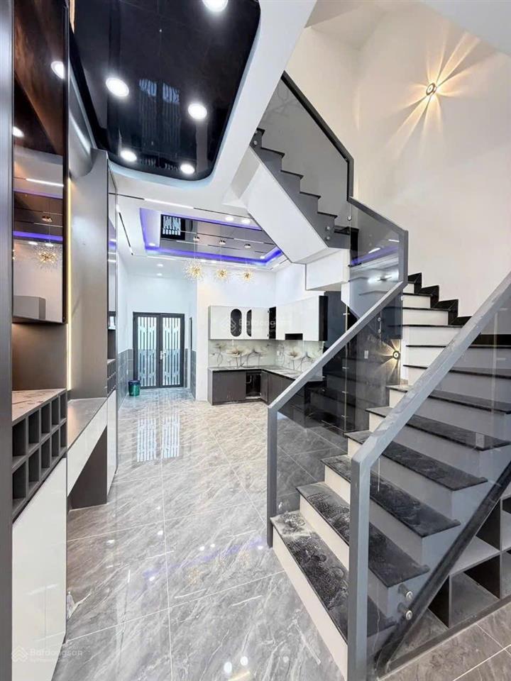 Nhà mới xây, hoàn công, gần chợ chiều, 90m2, kcn đức hoà, sổ riêng, giá 2.1 tỷ tl