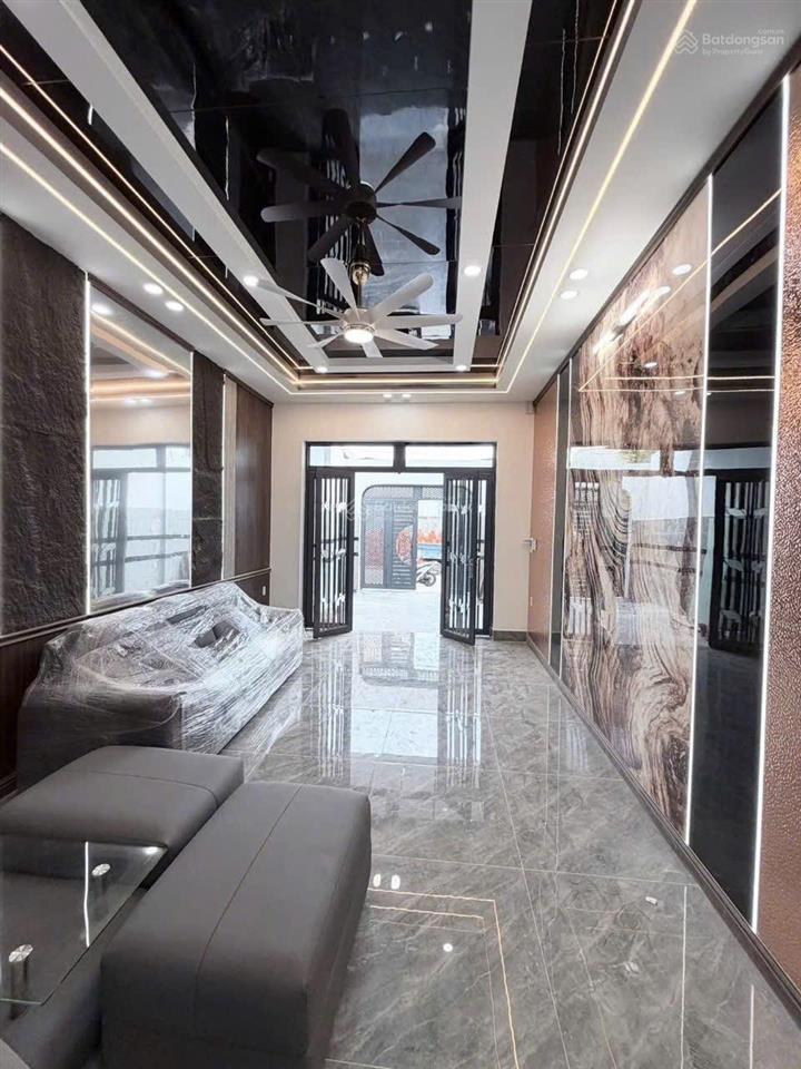 Nhà mới xây, hoàn công, gần chợ chiều, 90m2, kcn đức hoà, sổ riêng, giá 2.1 tỷ tl