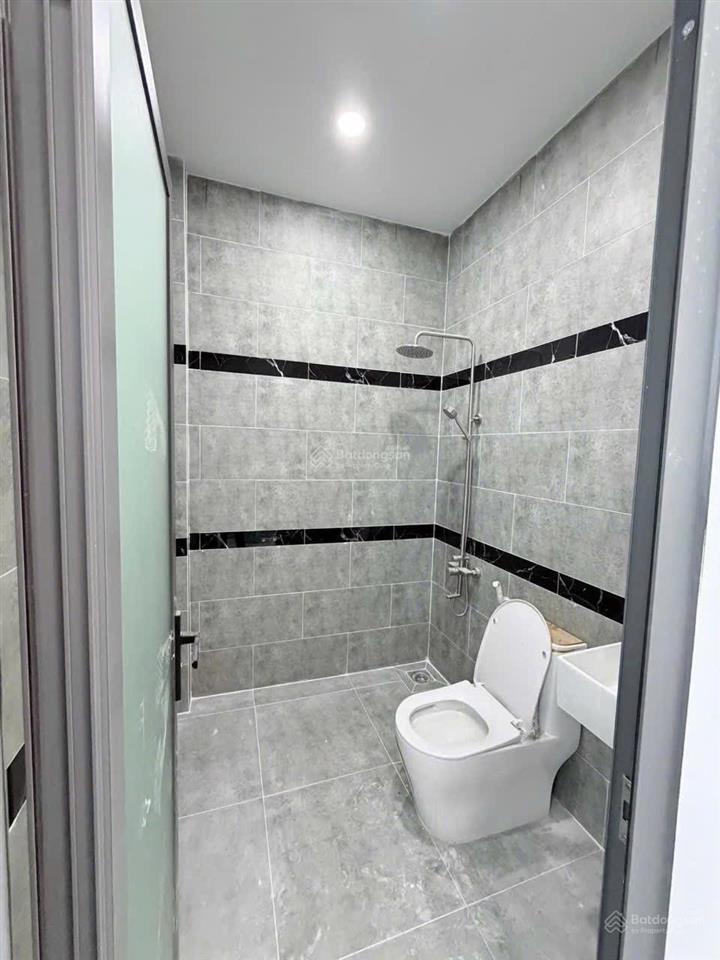 Nhà mới xây, hoàn công, gần chợ chiều, 90m2, kcn đức hoà, sổ riêng, giá 2.1 tỷ tl
