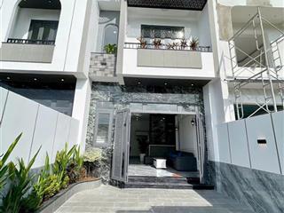 Nhà mới xây 1 trệt 1 lầu, gần tỉnh lộ 10, 5x22m, giá 2 tỷ 550, hoàn công, mỹ hạnh, đức hòa