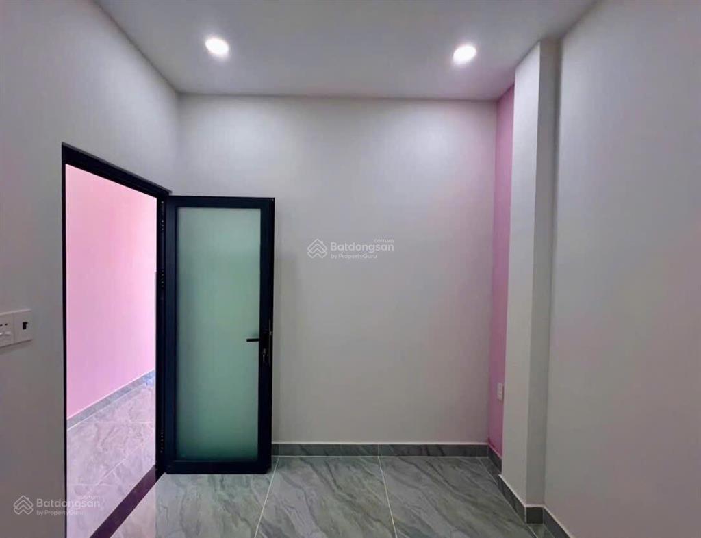Nhà 1 trệt 1 lầu, giá 1 tỷ 350, sổ riêng, mỹ hạnh bắc, đức hoà, long an