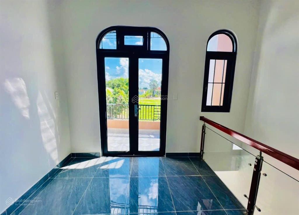 Nhà 1 trệt 1 lầu, giá 1 tỷ 350, sổ riêng, mỹ hạnh bắc, đức hoà, long an
