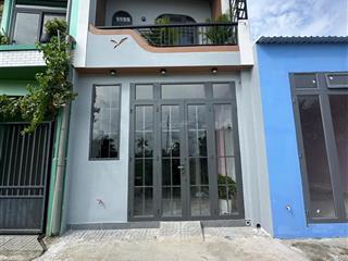Nhà 1 trệt 1 lầu, giá 1 tỷ 350, sổ riêng, mỹ hạnh bắc, đức hoà, long an