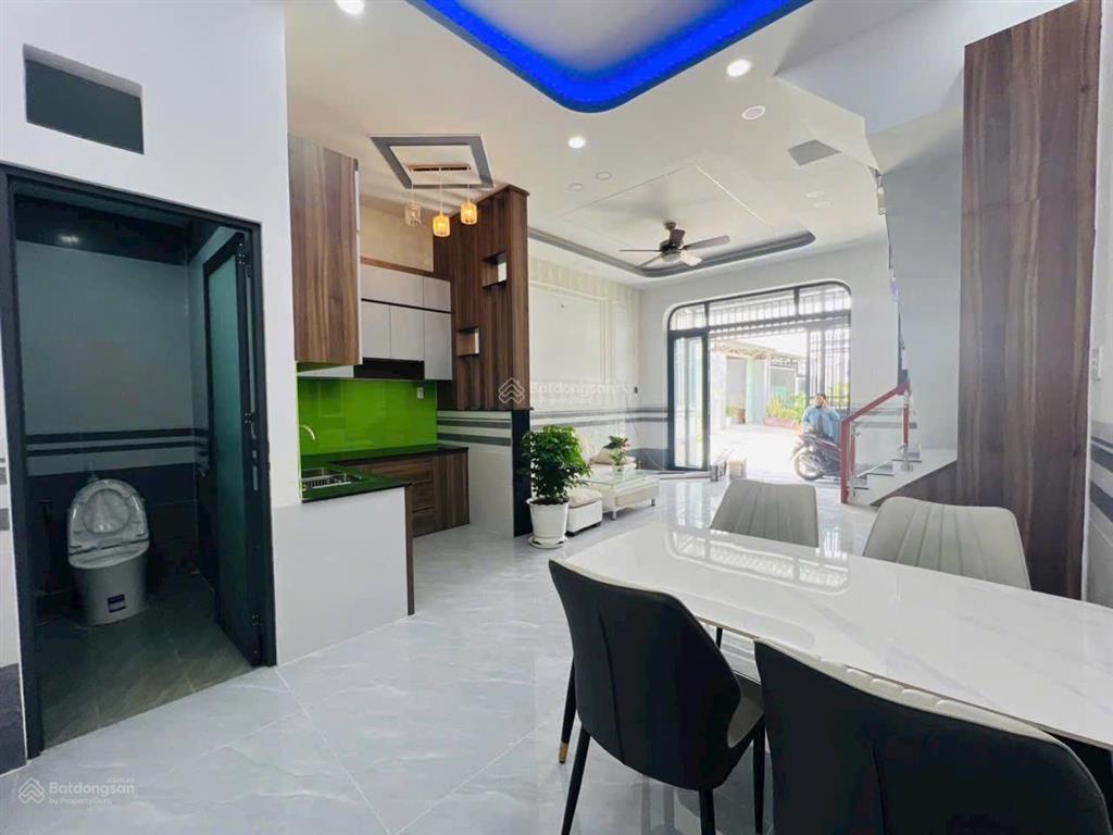 Bán nhà mặt tiền đường, giá 1 tỷ 650, 5x12m, mỹ hạnh bắc, đức hòa, sổ riêng
