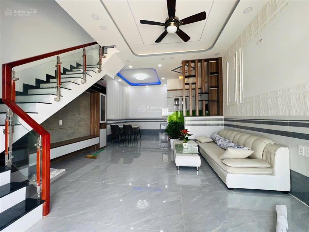 Bán nhà mặt tiền đường, giá 1 tỷ 650, 5x12m, mỹ hạnh bắc, đức hòa, sổ riêng