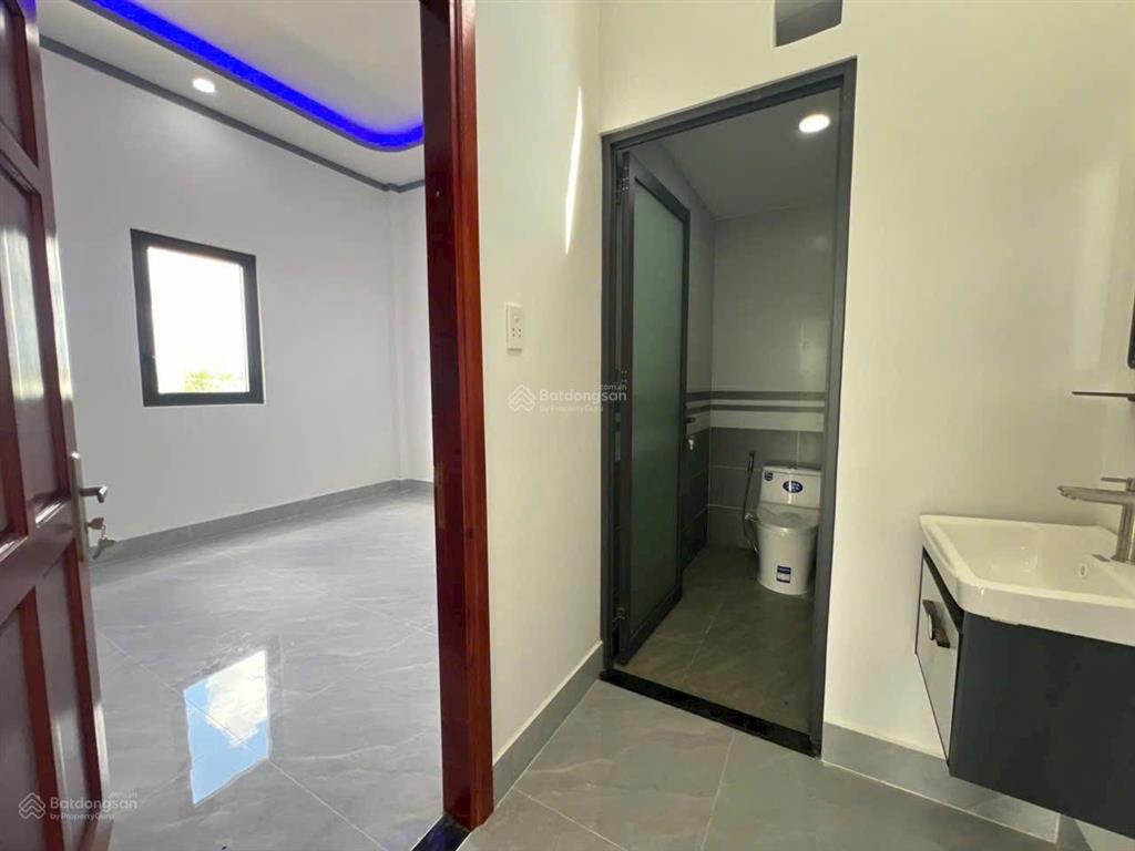 Bán nhà mặt tiền đường, giá 1 tỷ 650, 5x12m, mỹ hạnh bắc, đức hòa, sổ riêng